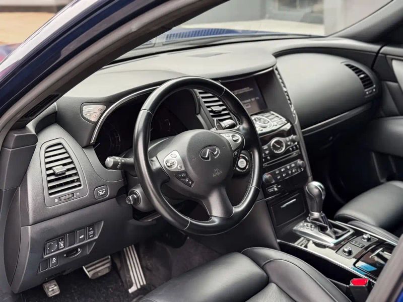 Infiniti QX70