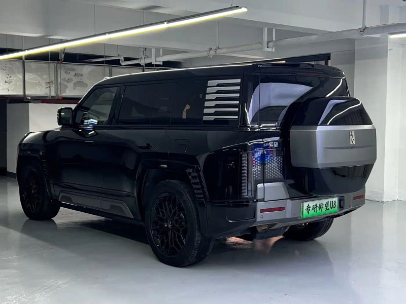 Yangwang u8