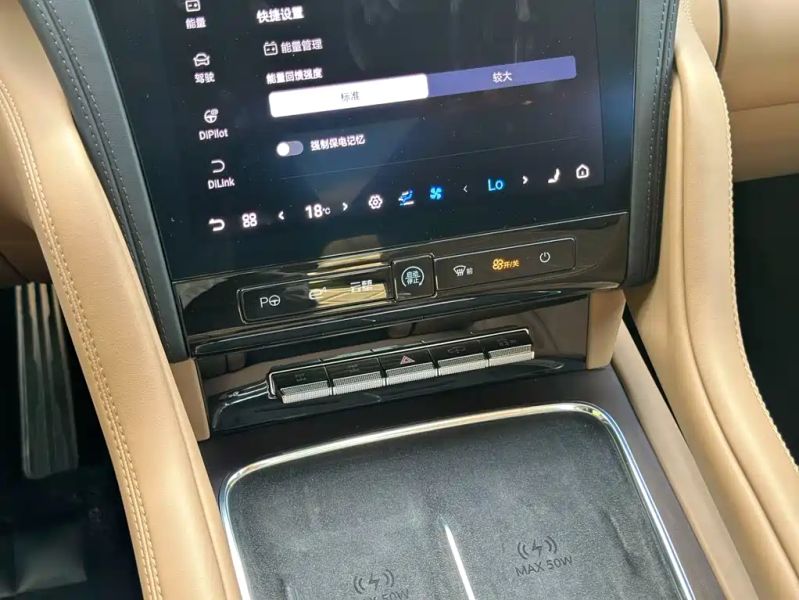 Yangwang u8