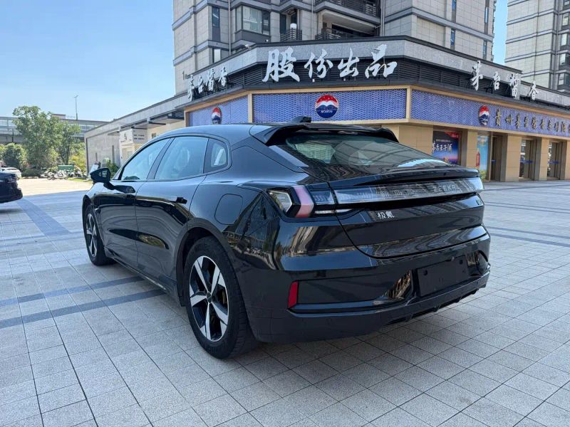 Zeekr 001