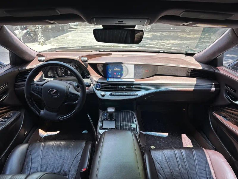Lexus LS