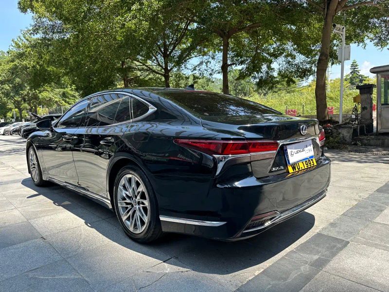 Lexus LS