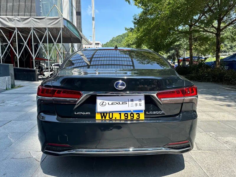 Lexus LS