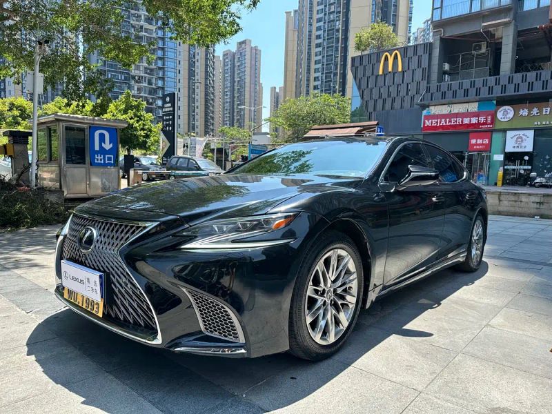 Lexus LS