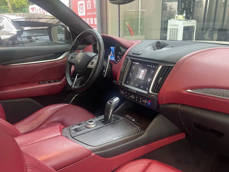 Maserati Suv