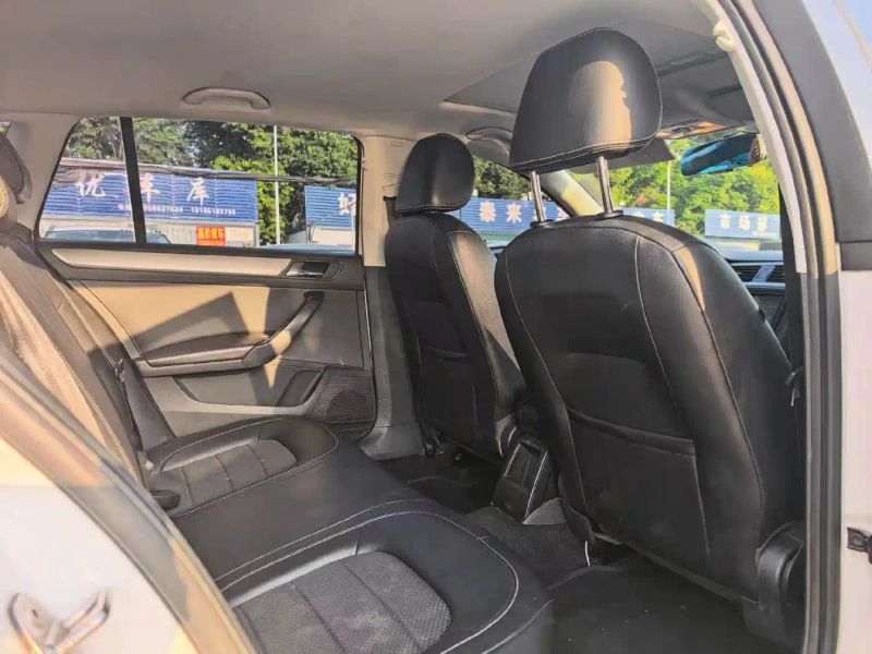 Superb Sedan