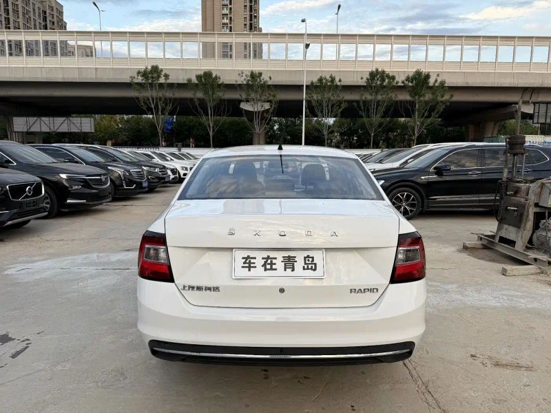 Superb Sedan