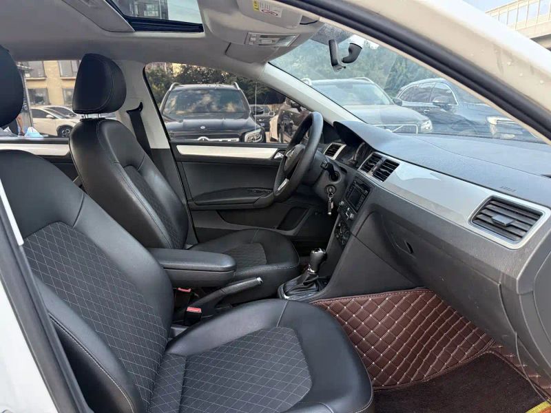 Superb Sedan
