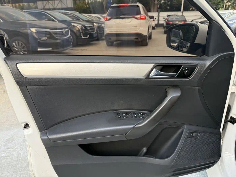 Superb Sedan