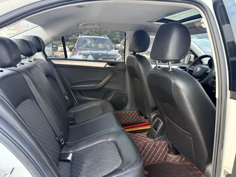 Superb Sedan