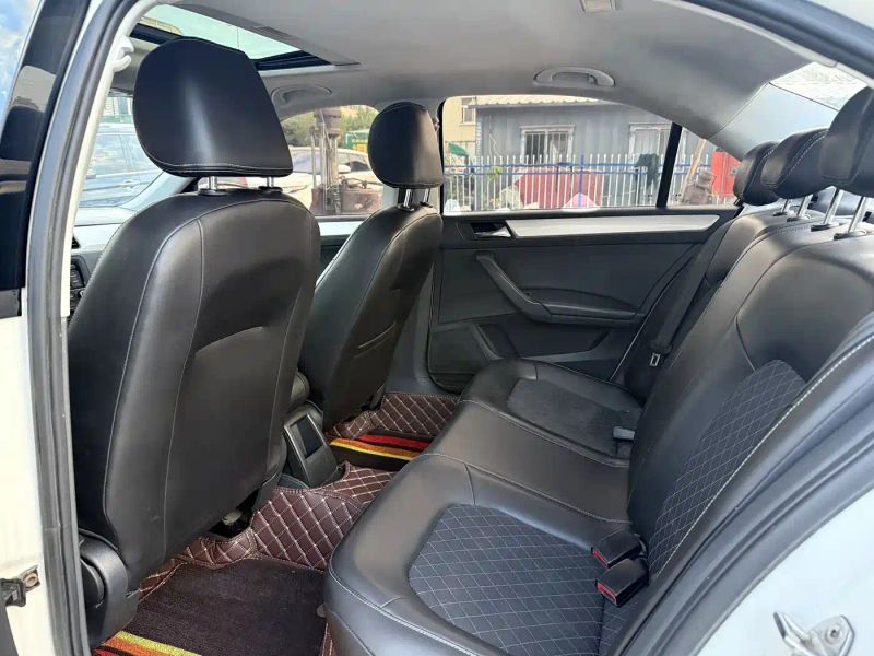 Superb Sedan