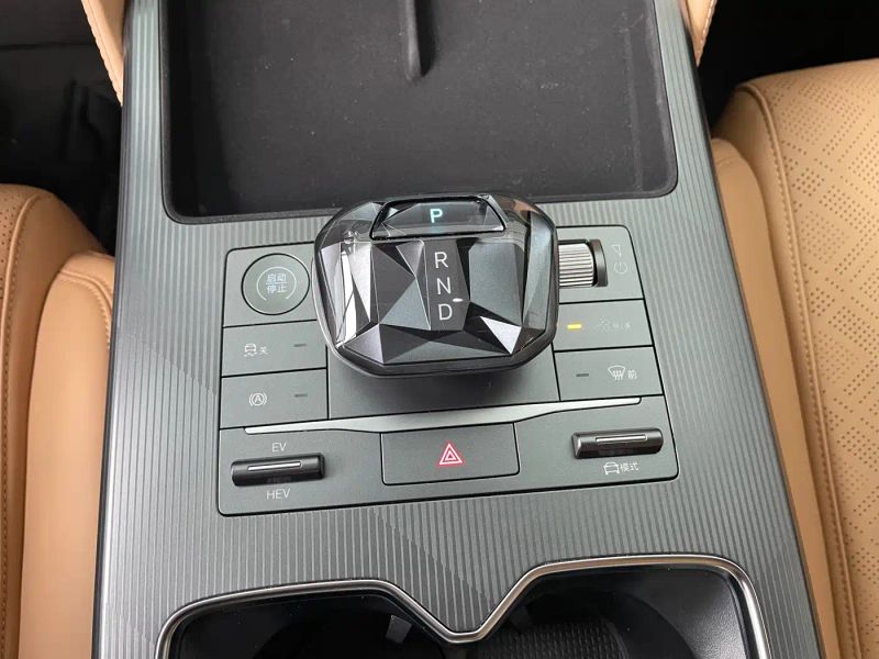 Byd L
