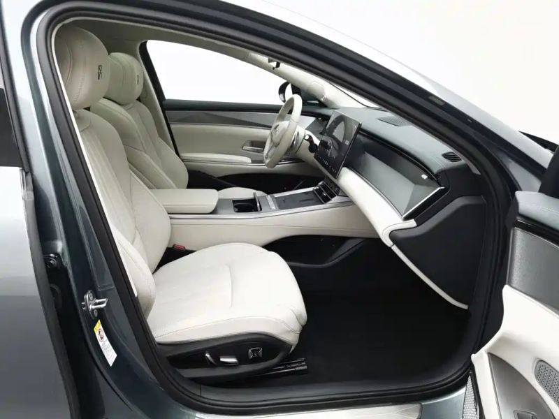 Byd L