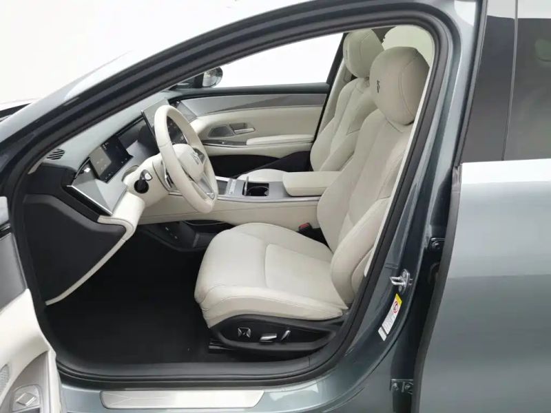Byd L