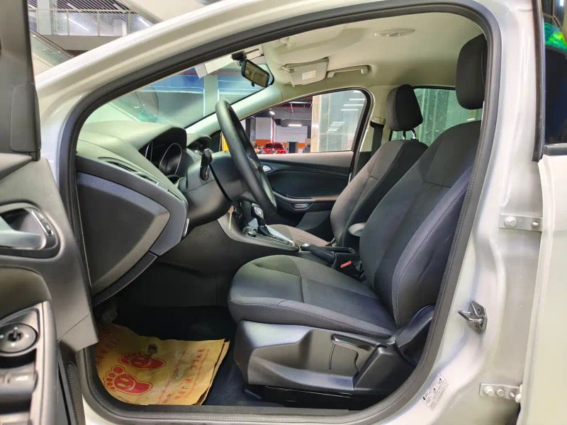 Explorer Focus