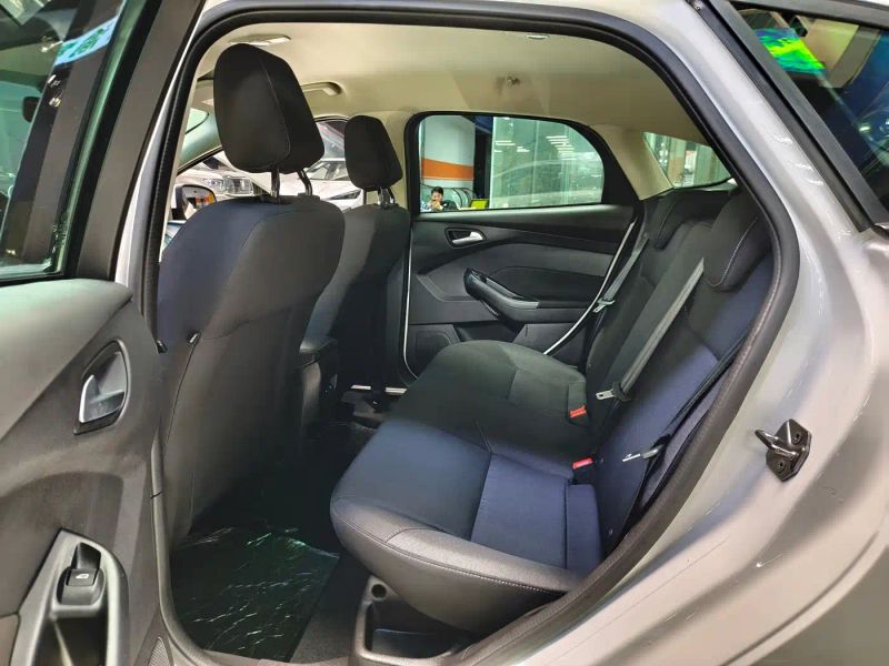 Explorer Focus