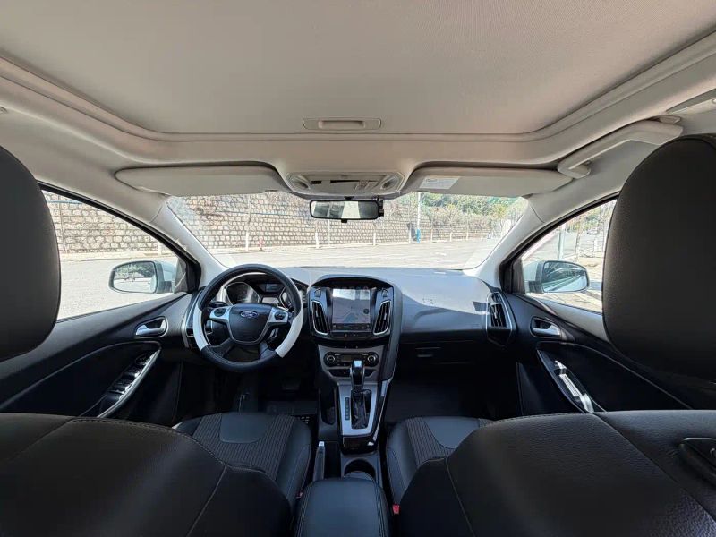 Explorer Focus