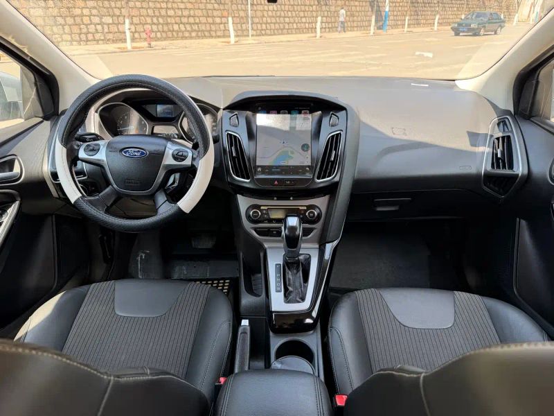 Explorer Focus