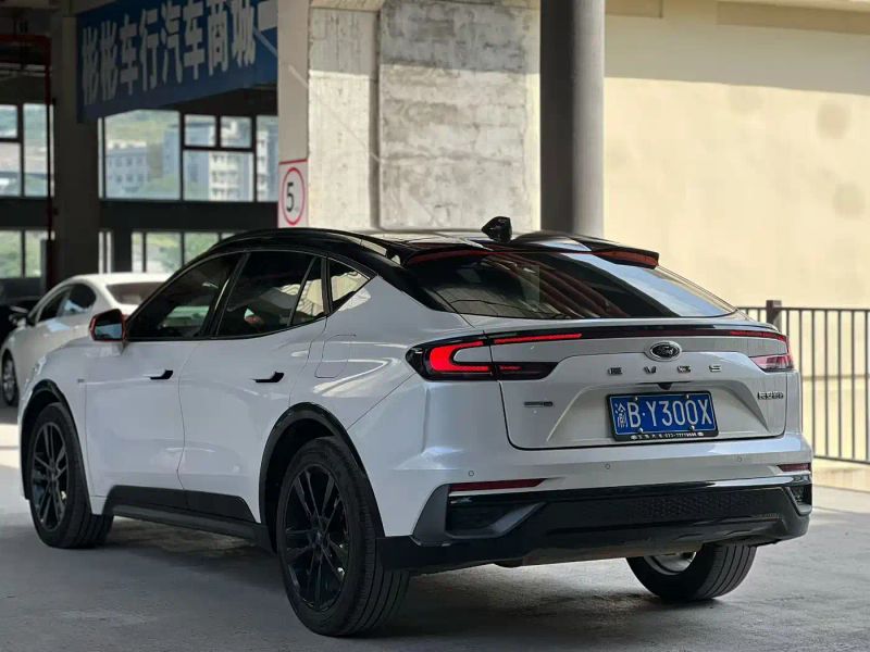 Explorer Sedan