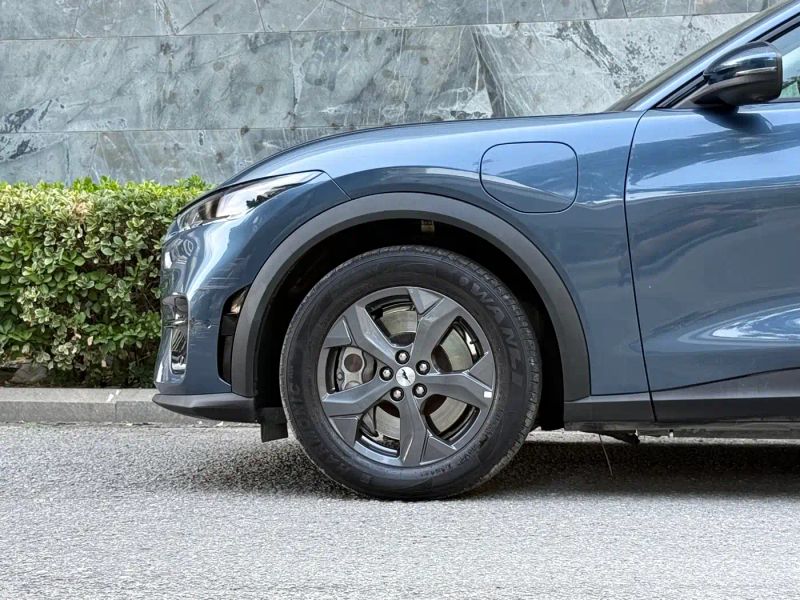 Explorer Mach-e