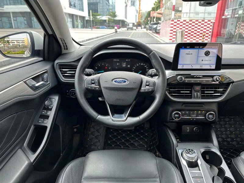 Explorer Focus