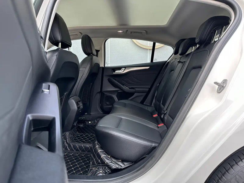 Explorer Focus