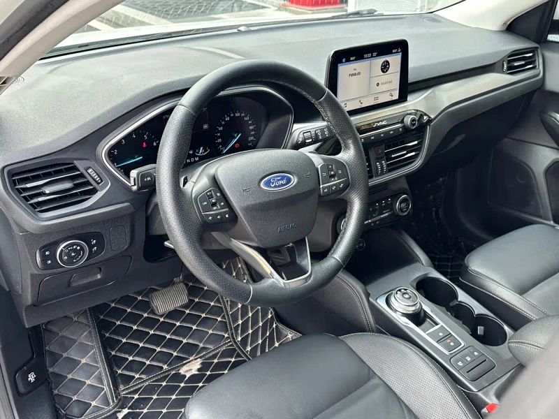 Explorer Focus