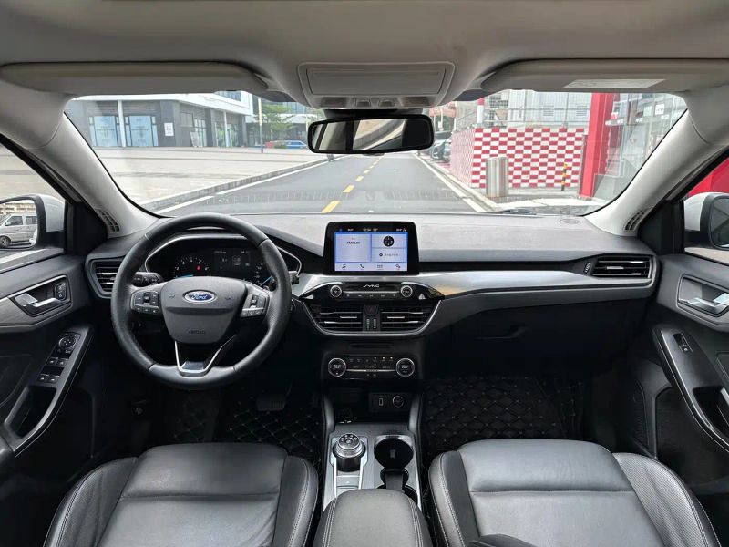 Explorer Focus