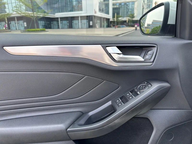 Explorer Focus
