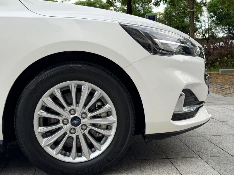 Explorer Focus