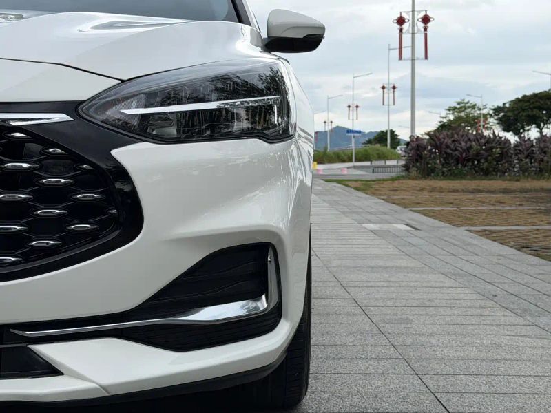 Explorer Focus