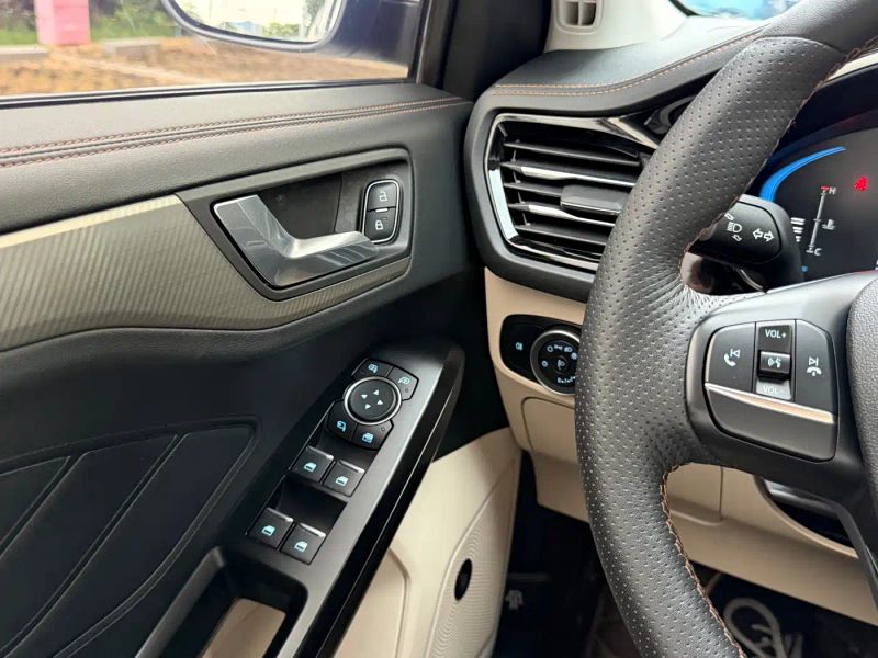 Explorer Focus