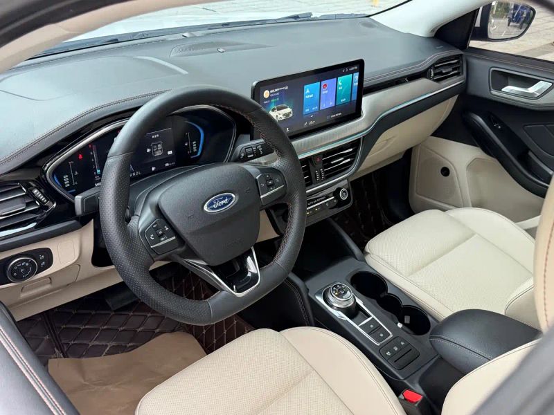 Explorer Focus