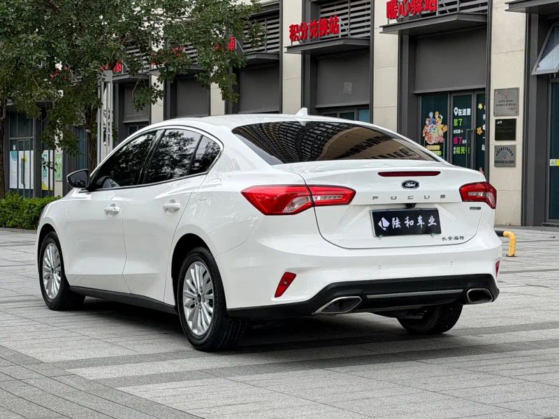 Explorer Focus
