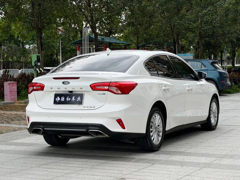 Explorer Focus