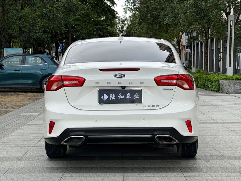 Explorer Focus