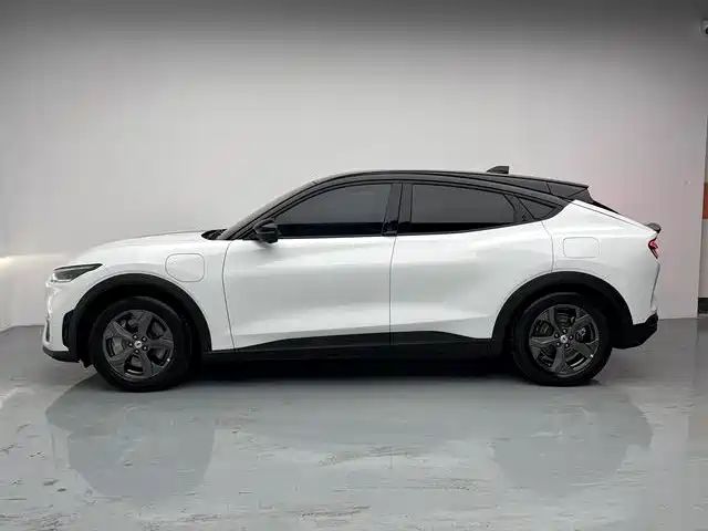 Explorer Mach-e