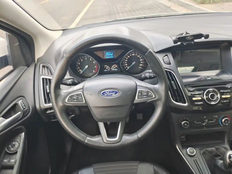 Explorer Focus