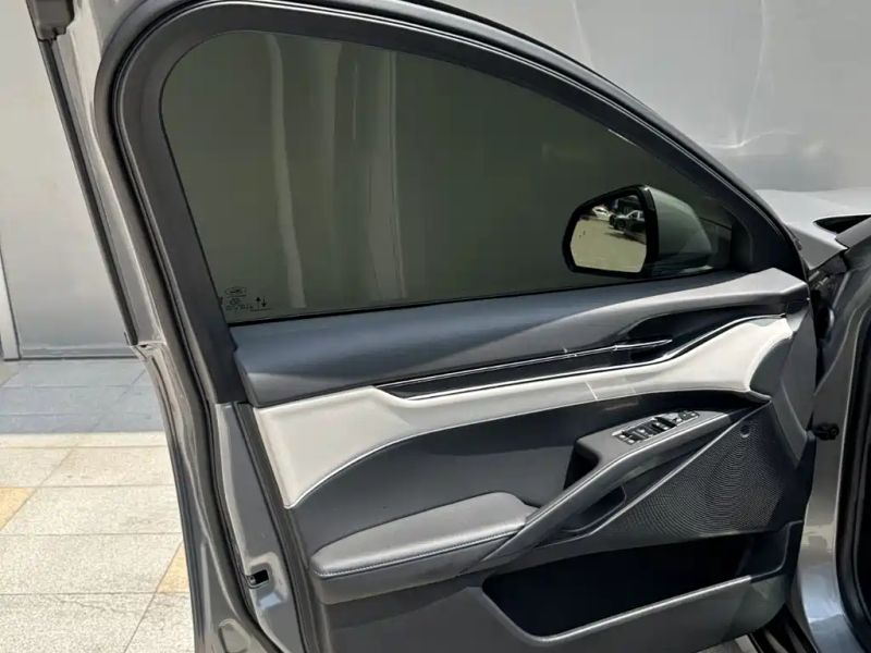 Explorer Sedan