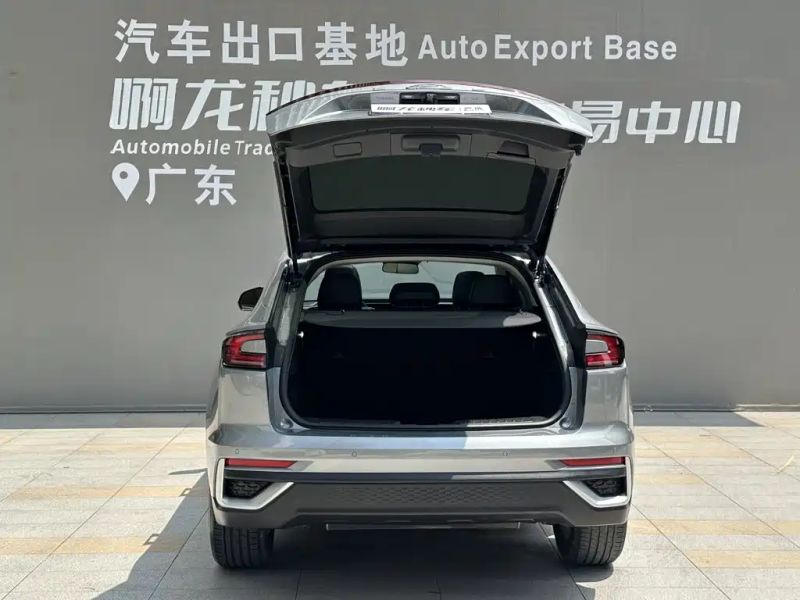 Explorer Sedan