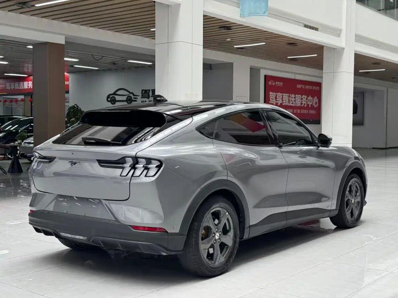 Explorer Mach-e