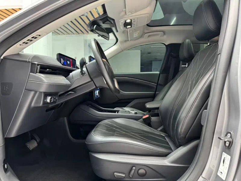 Explorer Mach-e