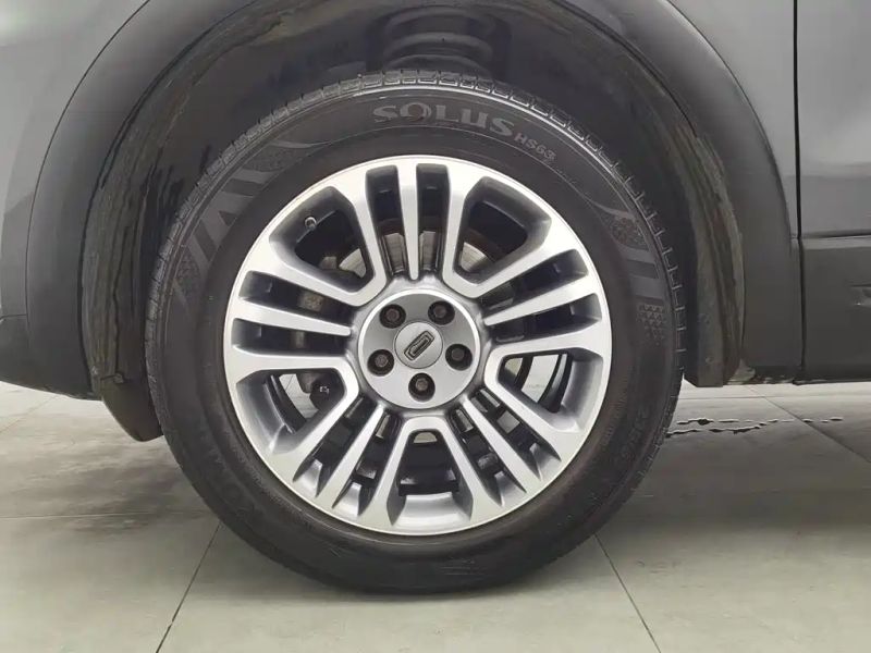 Qoros 5