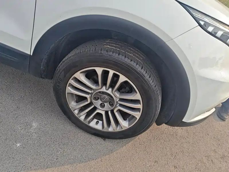 Qoros 5