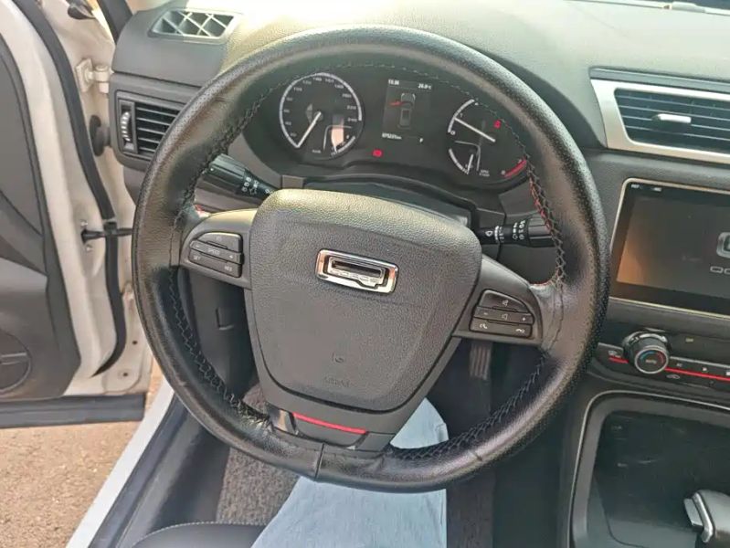 Qoros 5