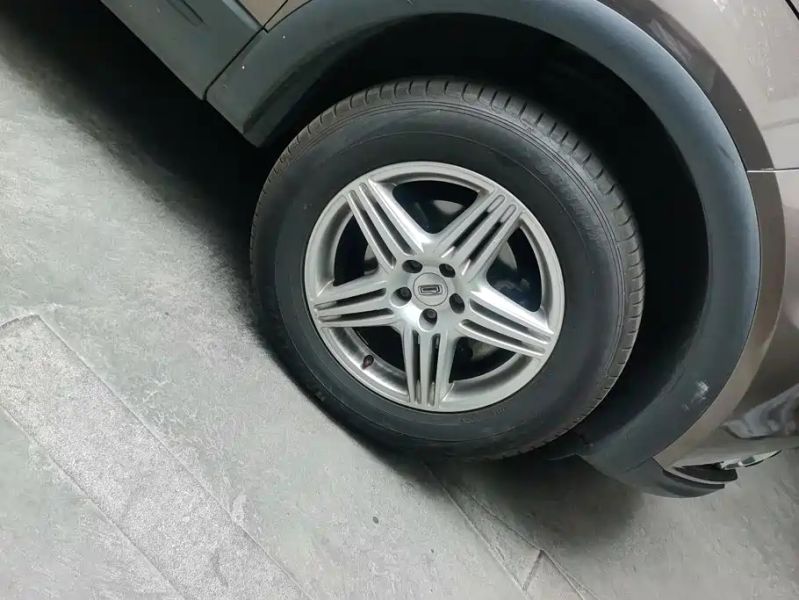 Qoros 5