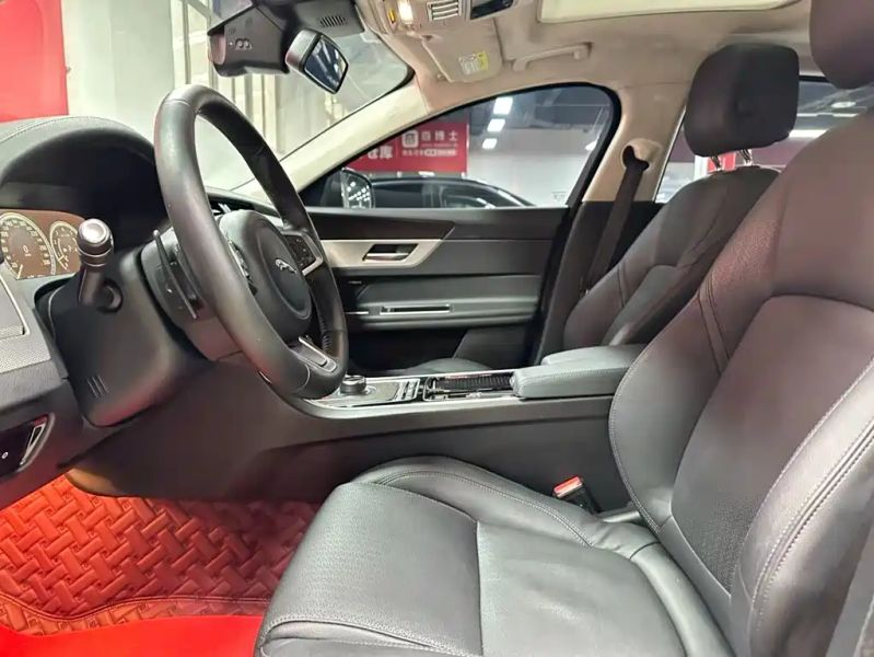 Jaguar xf