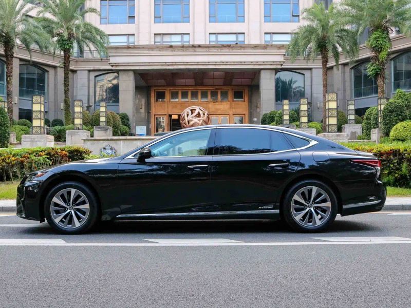 Lexus LS