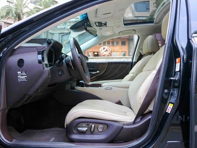 Lexus LS