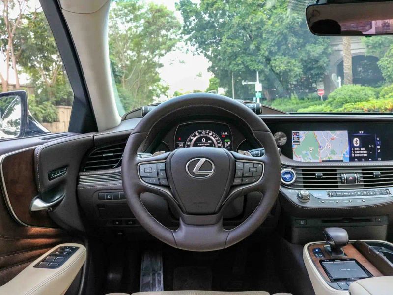 Lexus LS